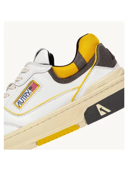 Sneakersy Autry białe