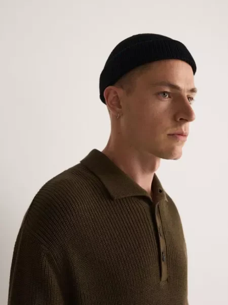 Шапка Reserved черная