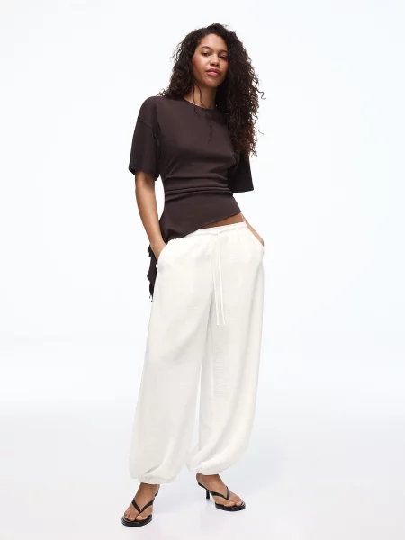 Bershka Pantaloni murdar alb