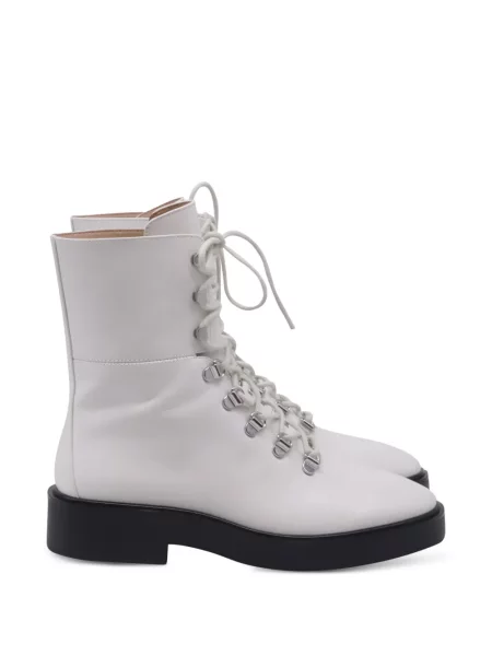 Cizme scurte Stuart Weitzman cu șireturi din dantelă alb