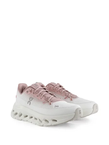 Sneakerși On alb