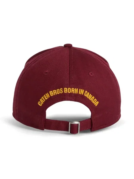 Czapka z daszkiem Dsquared2 z naszywkami czerwona