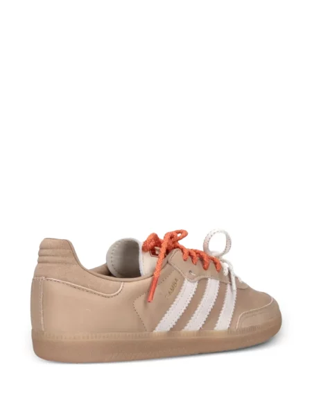 Lung pantaloni scurți Adidas din piele cu buline maro