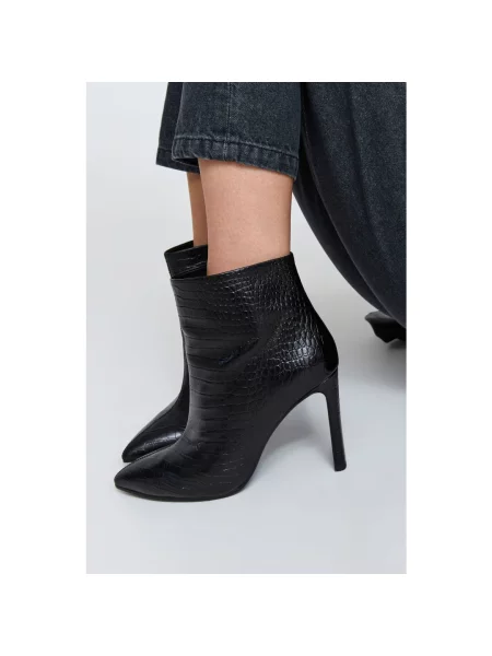 Ботильоны Estro черные