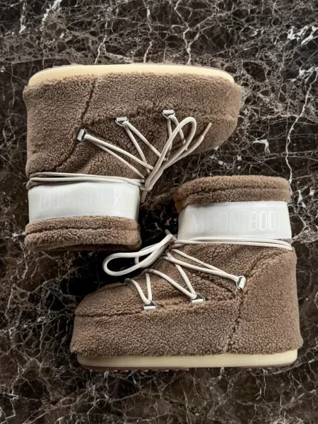 Сапоги Moon Boot бежевые