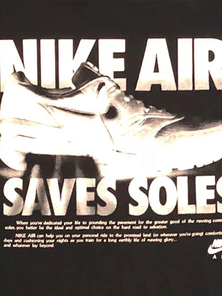 Hanorac Nike cu glugă cu imagine cu model camuflaj roșu