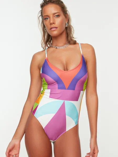 Stroj jednoczęściowy Trendyol