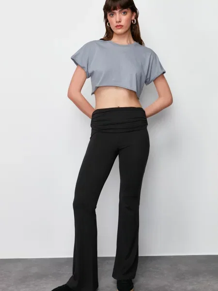 Hlače Trendyol na zvonec črna