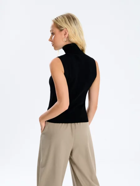 Джемпер чорний