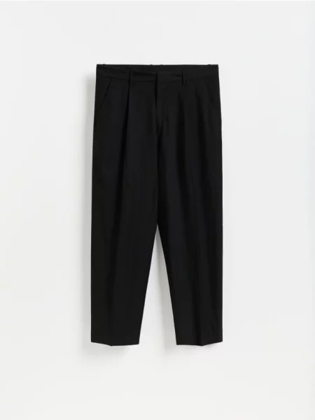 Reserved Wide leg nohavice so zažehlenými pukmi čierna