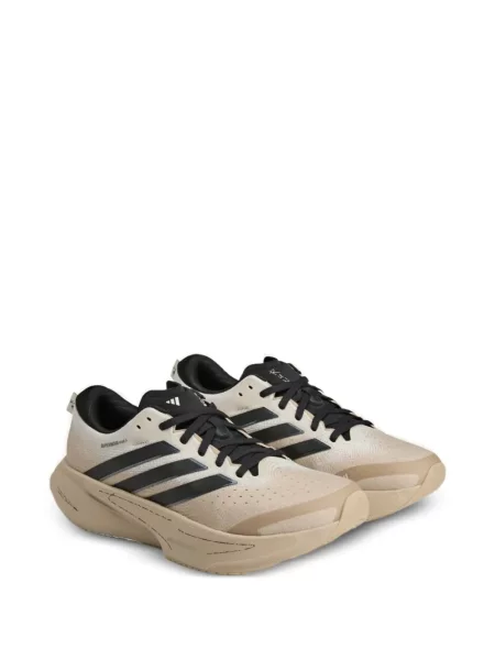 Τρέξιμο τοπ Adidas με σχέδιο καφέ