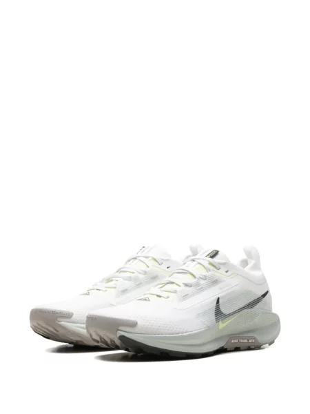 Curea Nike cu glugă cu tepi cu model floral alb