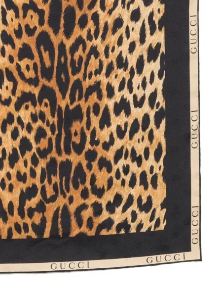 Fular Gucci cu imagine cu model leopard