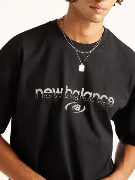 Футболка New Balance чорна