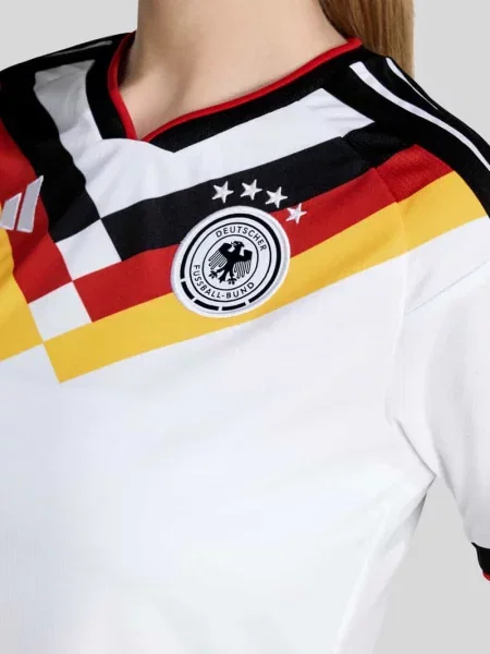 Męski t-shirt o kroju regular fit z wyhaftowanym logo Adidas Sportswear biała