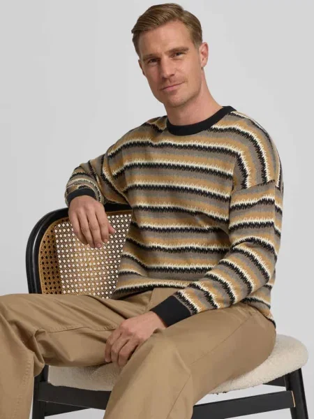 Sweter z dzianiny z okrągłym dekoltem model ‘Neelio’ Drykorn czarny