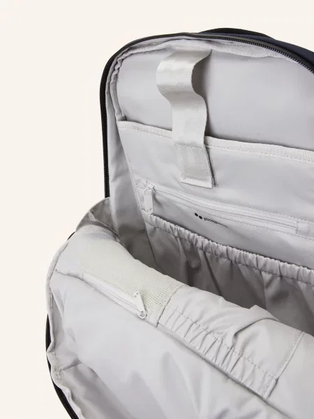 Pinqponq Batoh Kontor 16 L S Přihrádkou Na Notebook tmavě modrá