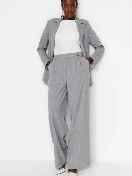 Pantaloni Trendyol cu dungi țesuți gri