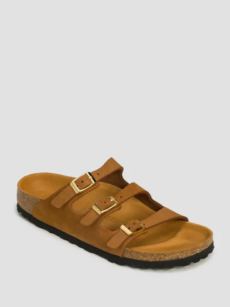Klapki Birkenstock na płaskim obcasie brązowe
