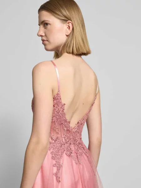 Długa sukienka z koronką i rozporkiem Luxuar Fashion