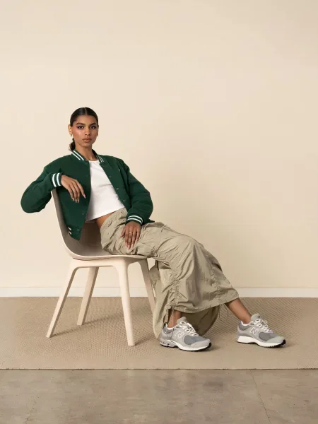 Замшевые повседневные кроссовки New Balance серые