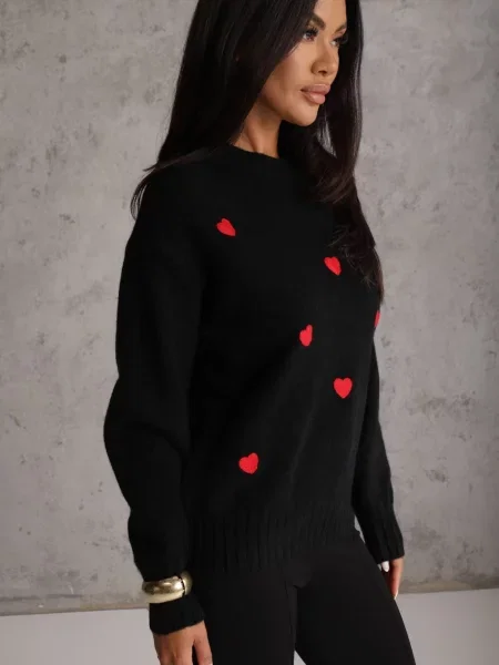 Casualowy Sweter z Wełną i Bawełną z Haftowanymi Serduszkami z Przodu Veroni czarny