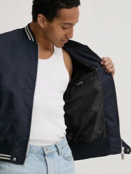 Iceberg bomber dzseki