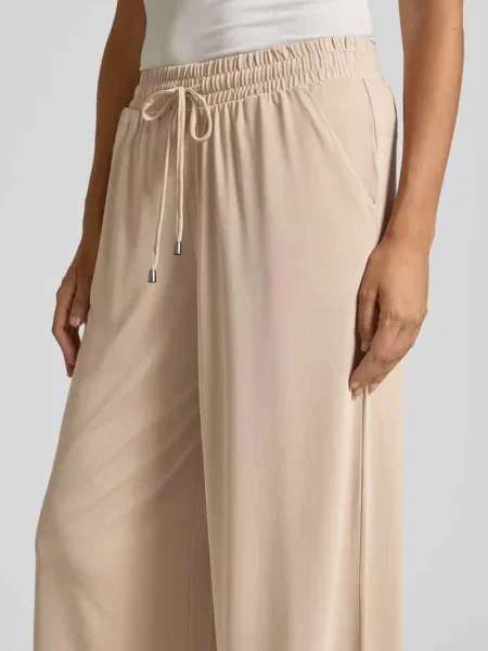 Spodnie materiałowe Straight Fit o skróconym kroju Christian Berg Woman brązowe