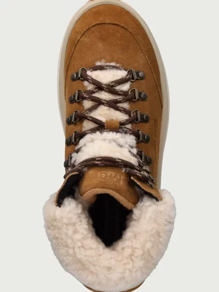 Кожаные сапоги Moon Boot