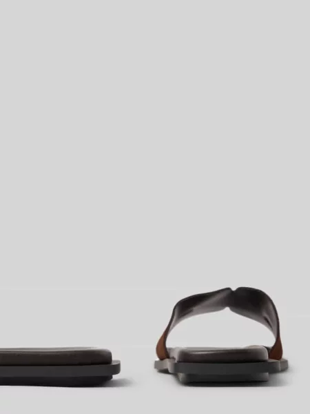 Steve Madden klapki zamszowe Sofia brązowe