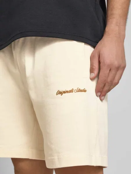 Szorty dresowe z wyhaftowanym logo model „KARL” Jack & Jones białe