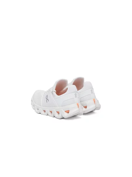 Sneakersy On Cloudswift 4 AD bílá