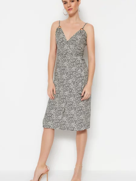 Sukienka midi Trendyol dwurzędowa czarna