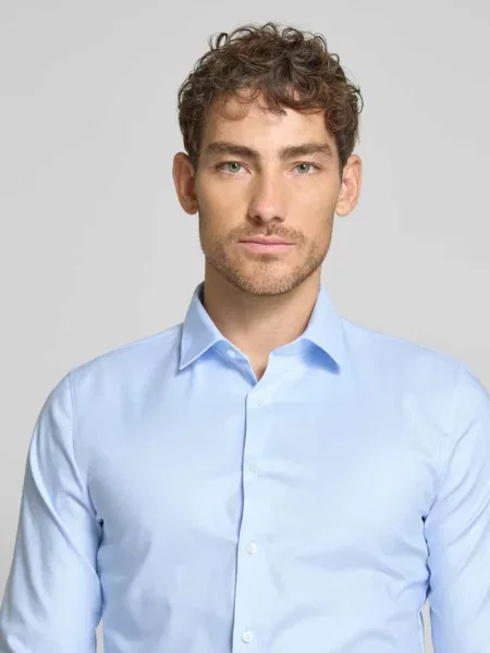 Koszula biznesowa o kroju super slim fit z diagonalu Olymp No. Six błękitna