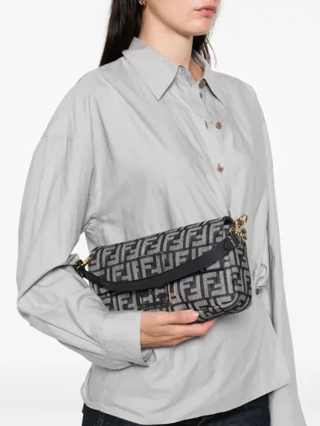 Geantă tip baghetă Fendi Baguette negru