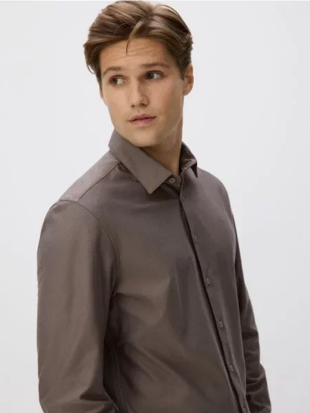 Reserved Cămașă slim fit cu conținut ridicat de bej