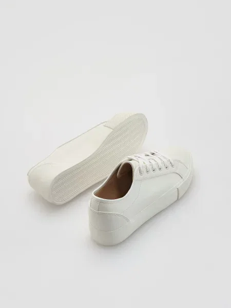 Кожаные кроссовки Reserved белые