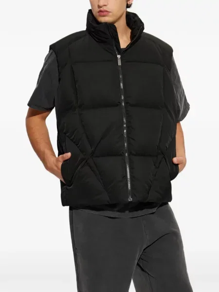 Matlasat vestă Off-white cu guler de stand-up alb