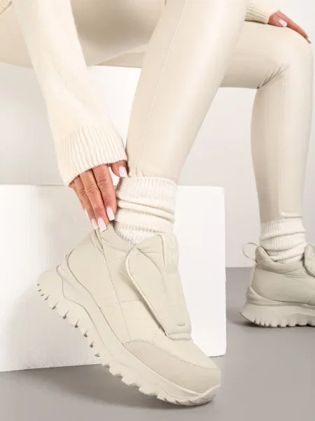 Jasnobeżowe Pikowane Sneakersy na Platformie Ozdobione Napisem Resilie beżowe