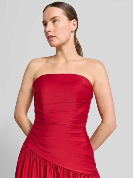 Sukienka wieczorowa w stylu warstwowym Luxuar Fashion