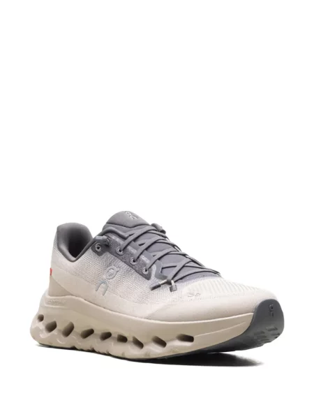 Sneakerși On