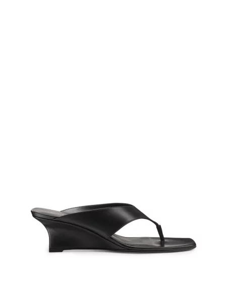 Stringi Stuart Weitzman skórzane na koturnie czarne