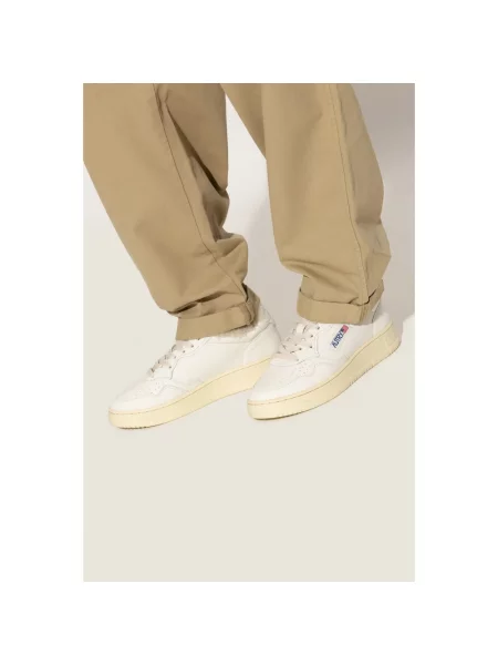 Sneakersy Autry z owczej skóry białe