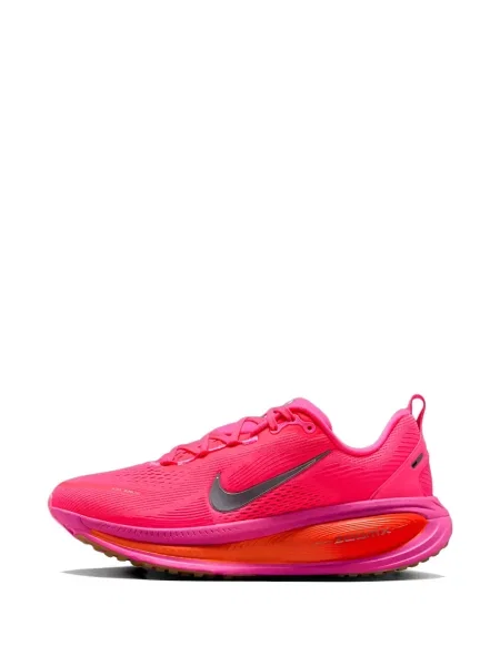 Grafic cămașă Nike alergare cu imagine roz