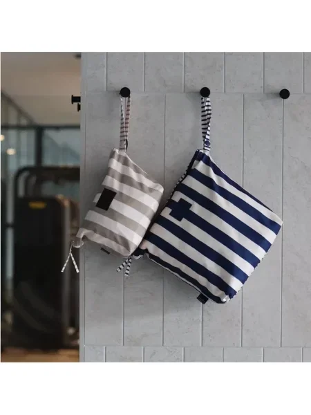 La Millou kozmetička torbica za djecu STRIPES NAVY plava
