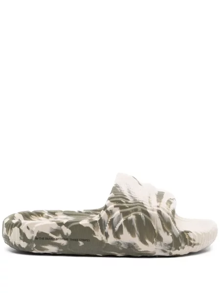 Klapki Adidas z nadrukiem zielone