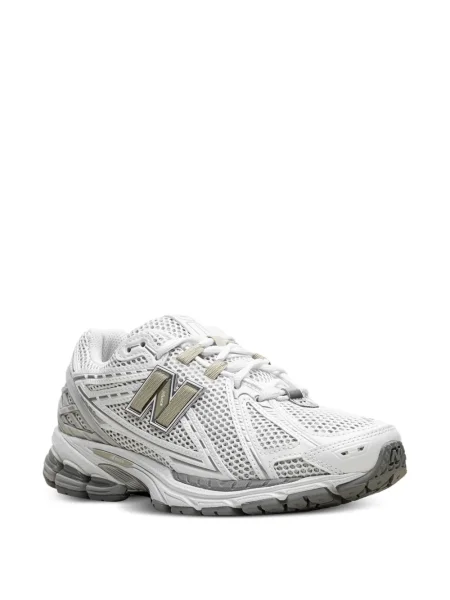 Sneakerși New Balance cu șireturi din dantelă alb