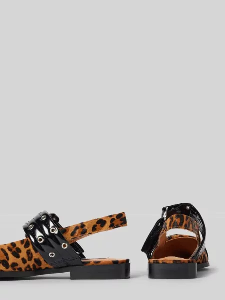 Baleriny z fakturowaną podeszwą model ‘AVE’ Steve Madden