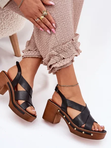 Usnjene sandali Zazoo črna