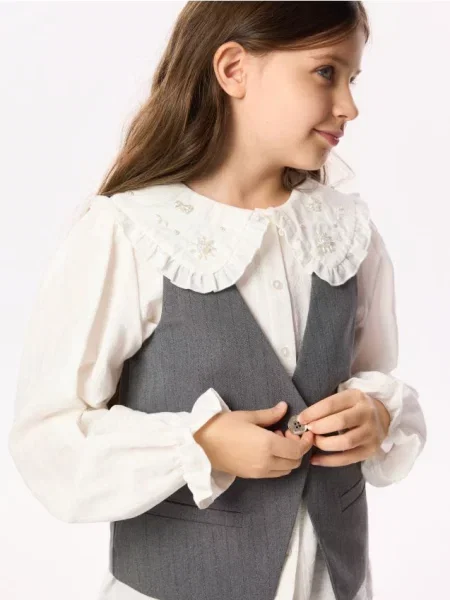 Reserved Vestă elegantă în dungi gri-închis gri
